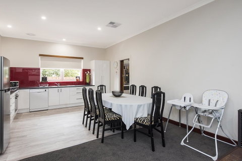 Big House Heated Pool 11 Beds Como / South Perth / Applecross - Lightning Ridge Tourism 9