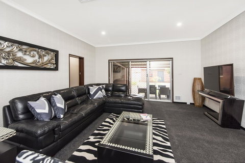 Big House Heated Pool 11 Beds Como / South Perth / Applecross - Lightning Ridge Tourism 12