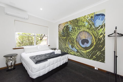 Big House Heated Pool 11 Beds Como / South Perth / Applecross - Lightning Ridge Tourism 16
