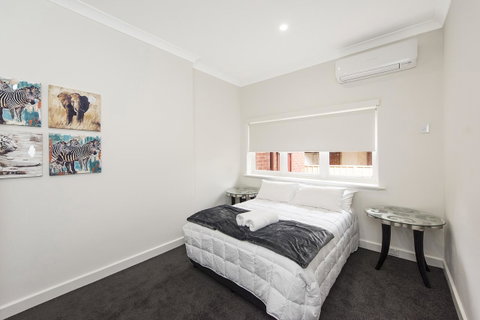Big House Heated Pool 11 Beds Como / South Perth / Applecross - Lightning Ridge Tourism 19