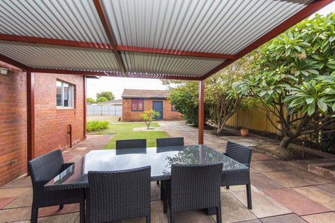 Big House Heated Pool 11 Beds Como / South Perth / Applecross - Lightning Ridge Tourism 28