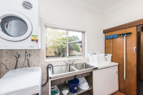 Big House Heated Pool 11 Beds Como / South Perth / Applecross - Lightning Ridge Tourism 23