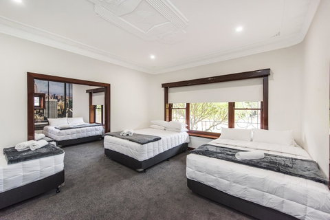 Big House Heated Pool 11 Beds Como / South Perth / Applecross - Lightning Ridge Tourism 17