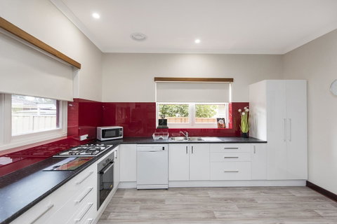 Big House Heated Pool 11 Beds Como / South Perth / Applecross - Lightning Ridge Tourism 8
