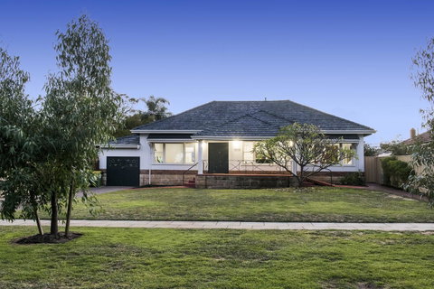 Big House Heated Pool 11 Beds Como / South Perth / Applecross - Lightning Ridge Tourism 6
