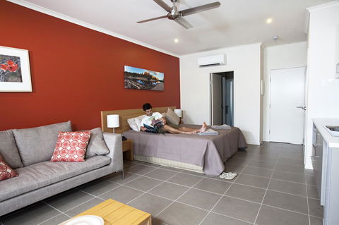 Freshwater East Kimberley Apartments - Lightning Ridge Tourism 21