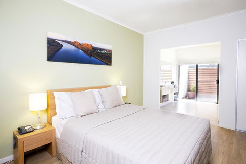 Freshwater East Kimberley Apartments - Lightning Ridge Tourism 1