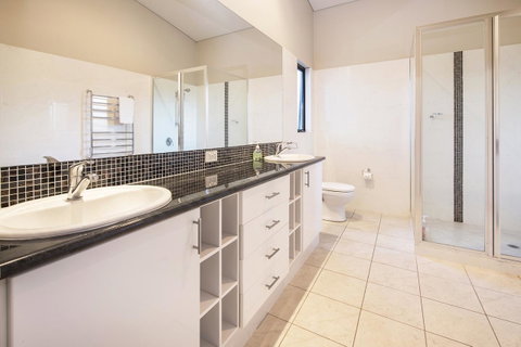 12/26 Yallingup Beach Road - Lightning Ridge Tourism 10