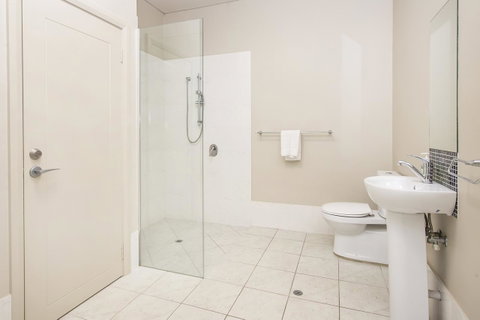 12/26 Yallingup Beach Road - Lightning Ridge Tourism 11