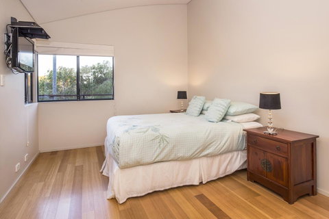 12/26 Yallingup Beach Road - Lightning Ridge Tourism 4