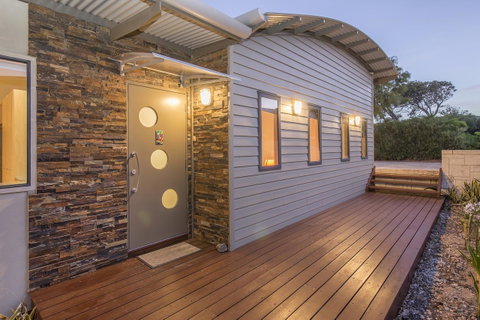 12/26 Yallingup Beach Road - Lightning Ridge Tourism 0