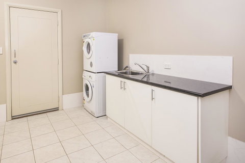 12/26 Yallingup Beach Road - Lightning Ridge Tourism 17