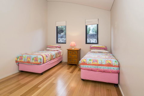 12/26 Yallingup Beach Road - Lightning Ridge Tourism 8