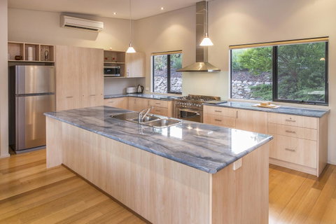 12/26 Yallingup Beach Road - Lightning Ridge Tourism 3