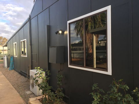 The Cottage That Could - Lightning Ridge Tourism 1