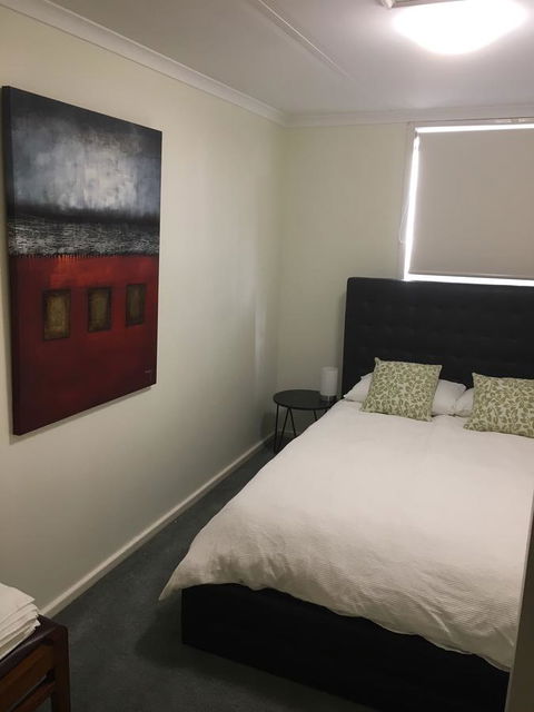 The Cottage That Could - Lightning Ridge Tourism 9
