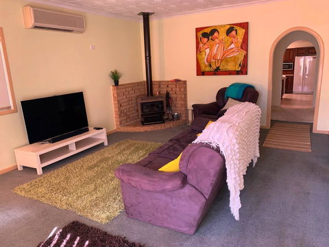 The Cottage That Could - Lightning Ridge Tourism 5