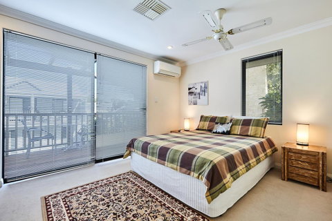 Fremantle Townhouse Unit 4 - Lightning Ridge Tourism 0