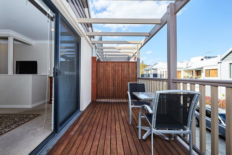 Fremantle Townhouse Unit 4 - Lightning Ridge Tourism 13