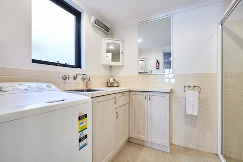 Fremantle Townhouse Unit 4 - Lightning Ridge Tourism 9