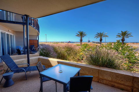Mantarays Ningaloo Beach Resort - Lightning Ridge Tourism 12