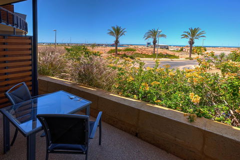 Mantarays Ningaloo Beach Resort - Lightning Ridge Tourism 17