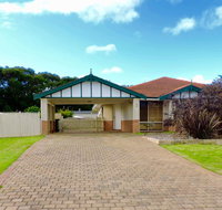 Silver Gull Family Retreat - Lightning Ridge Tourism