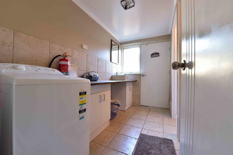 Kalbarri Sunset Villa - Lightning Ridge Tourism 24