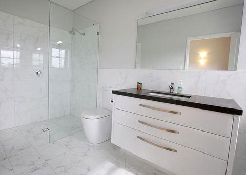 Lot113 Vineyard Accommodation - Lightning Ridge Tourism 3