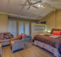 Windfall Estate Vineyard Cottage - Lightning Ridge Tourism