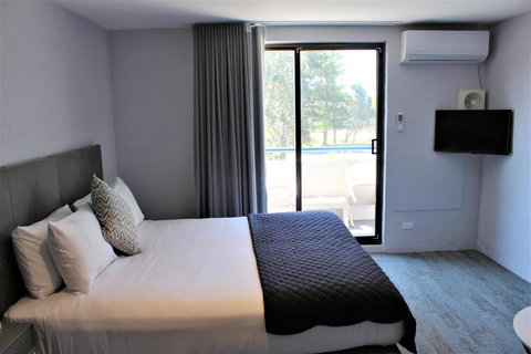 Atrium Hotel Mandurah - Lightning Ridge Tourism 7