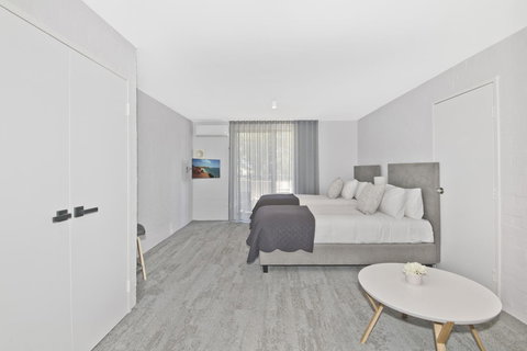 Atrium Hotel Mandurah - Lightning Ridge Tourism 23