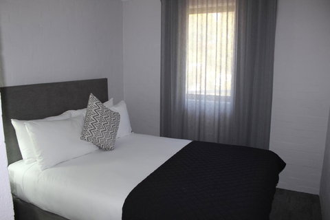 Atrium Hotel Mandurah - Lightning Ridge Tourism 3