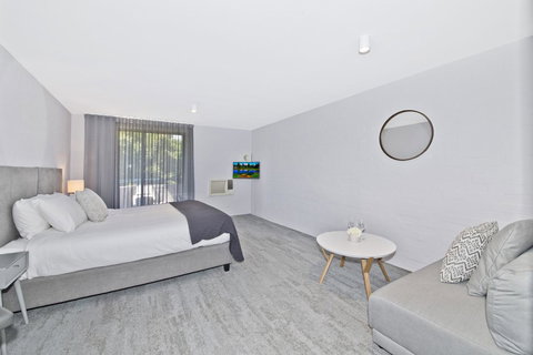 Atrium Hotel Mandurah - Lightning Ridge Tourism 14