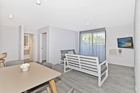 Atrium Hotel Mandurah - Lightning Ridge Tourism 25