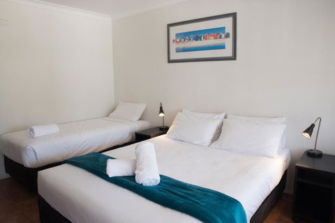 Jurien Bay Hotel Motel - Lightning Ridge Tourism 13