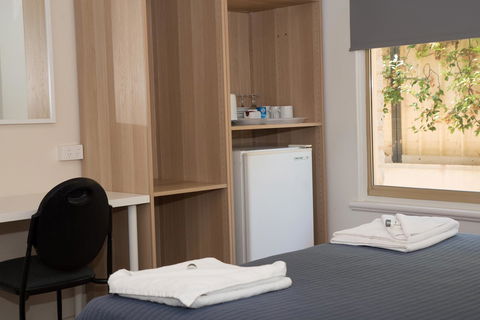 Jurien Bay Hotel Motel - Lightning Ridge Tourism 2