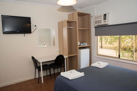Jurien Bay Hotel Motel - Lightning Ridge Tourism 1