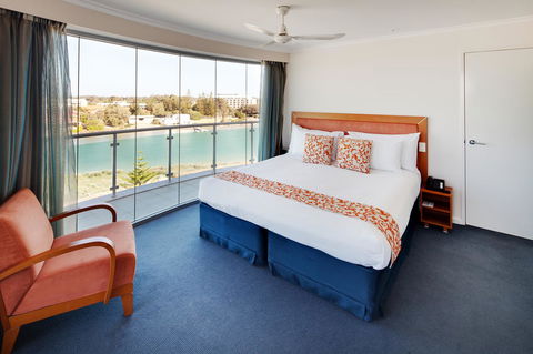 Seashells Mandurah - Lightning Ridge Tourism 22