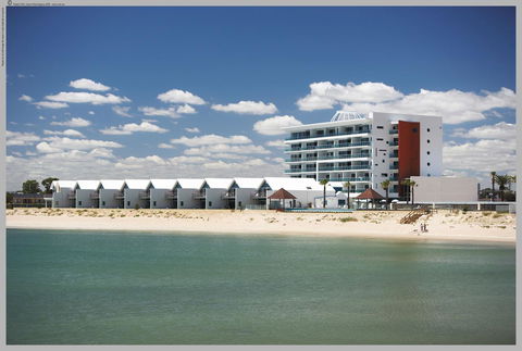 Seashells Mandurah - Lightning Ridge Tourism 0