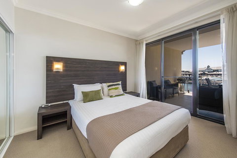 Dolphin Quay Apartments - Lightning Ridge Tourism 30