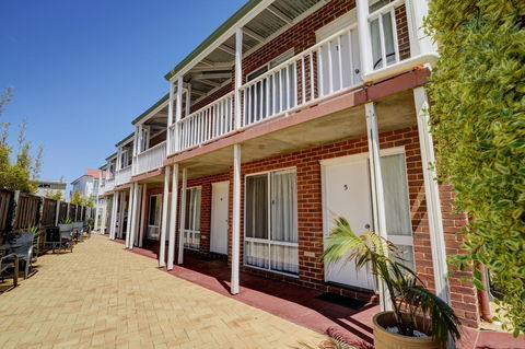 The Jetty Resort - Lightning Ridge Tourism 33