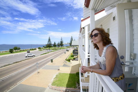 The Jetty Resort - Lightning Ridge Tourism 5