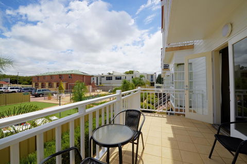 The Jetty Resort - Lightning Ridge Tourism 27