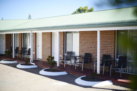 The Jetty Resort - Lightning Ridge Tourism 35