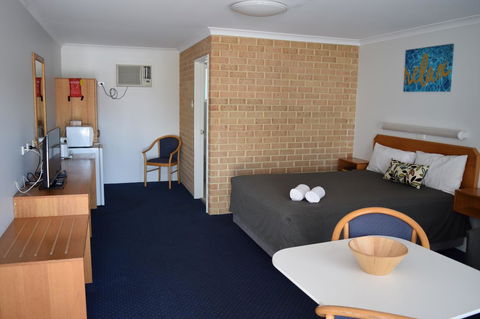 The Jetty Resort - Lightning Ridge Tourism 44