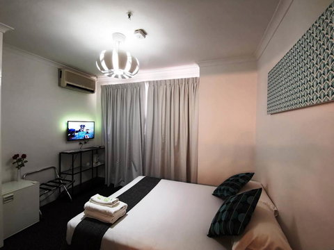 Criterion Hotel Perth - Lightning Ridge Tourism 1