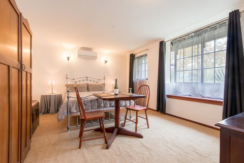 Sienna Lodge - Lightning Ridge Tourism 5