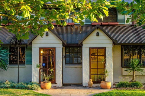Sienna Lodge - Lightning Ridge Tourism 8