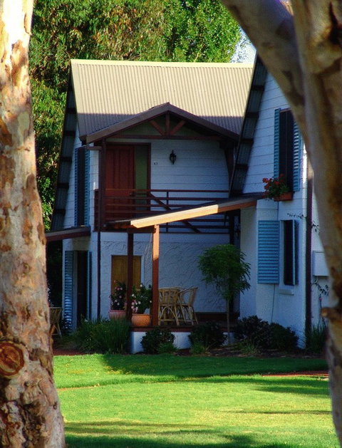 Sienna Lodge - Lightning Ridge Tourism 16